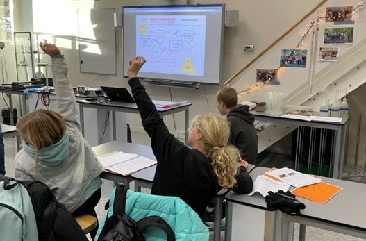 De wetenschapsklas is een nieuwe uitdaging voor leerlingen van Daalhuizen en het Rhedens
